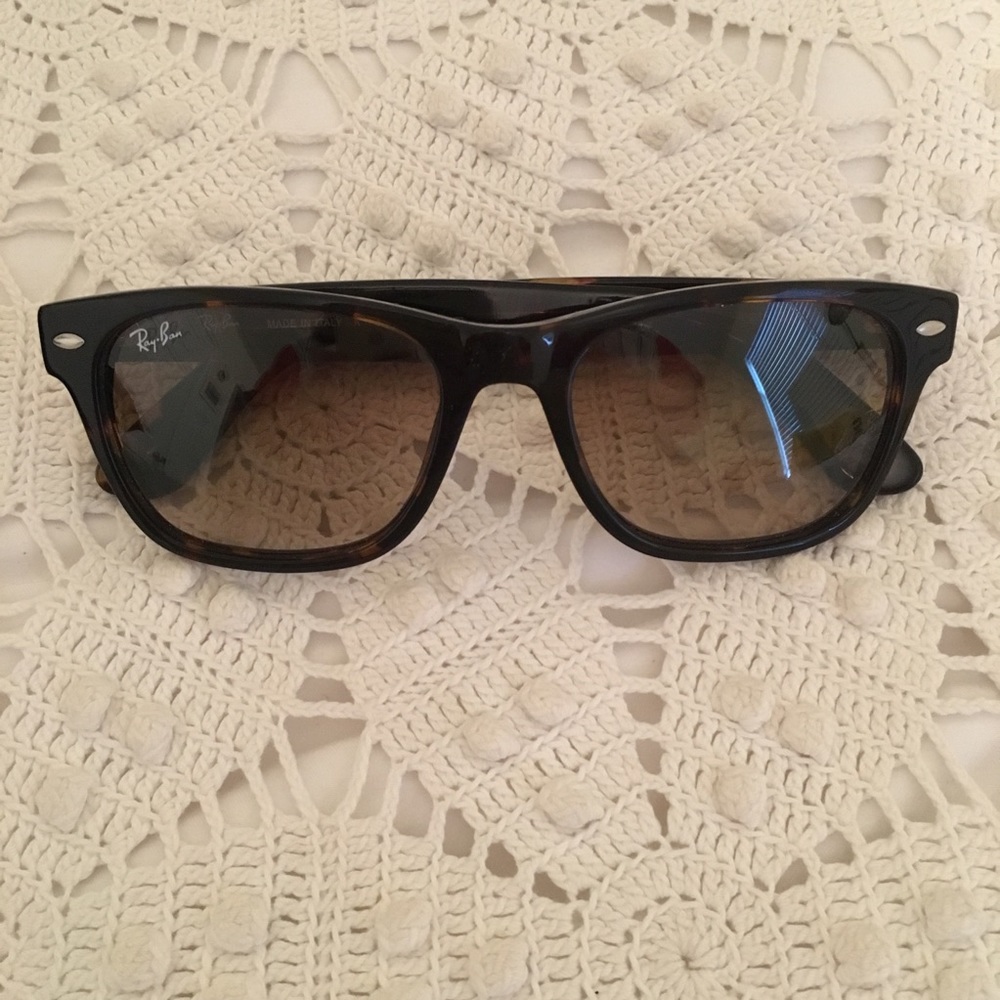 Tortoise wayfarer ray ban sunglasses